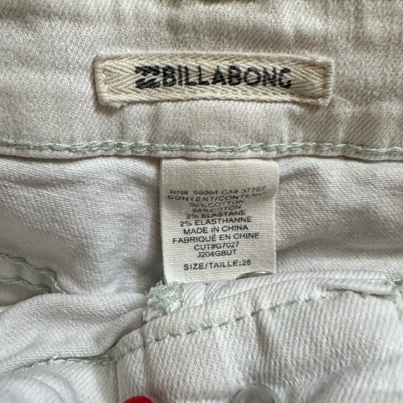 Billabong white low rise white Jean distressed button fly shorts - Picture 2 of 2